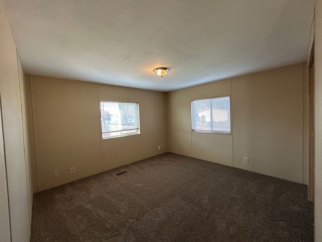 Building Photo - 3 Bedroom / 2 Bath Home in SE Redmond
