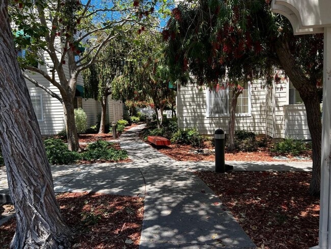Building Photo - Spacious 2BR/2BA Redwood Shores Condo with Balcony, Natural Light & Garage Parking