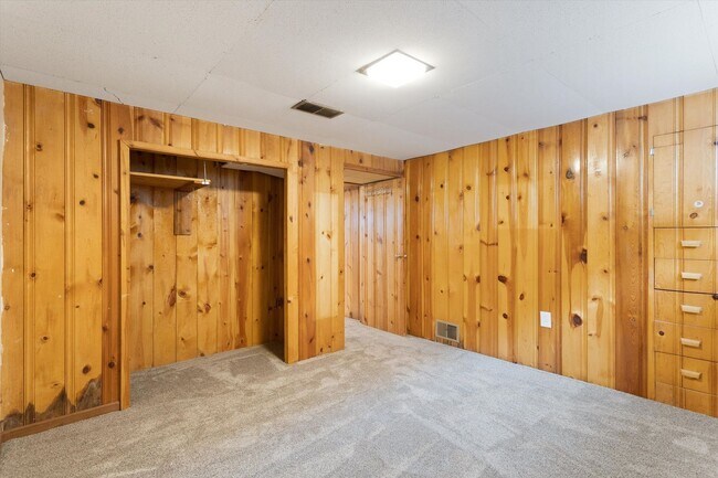 Building Photo - Gorgeous 2 bedroom 1 bathroom house!