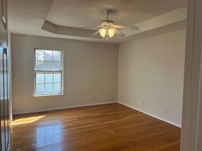 Building Photo - 3 Bed / 2 Bath in the Heart of Nixa