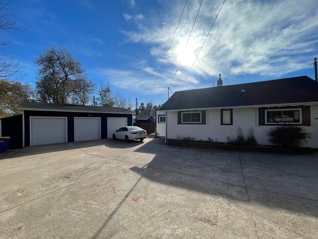 Building Photo - 2-12 Wolfe Ave