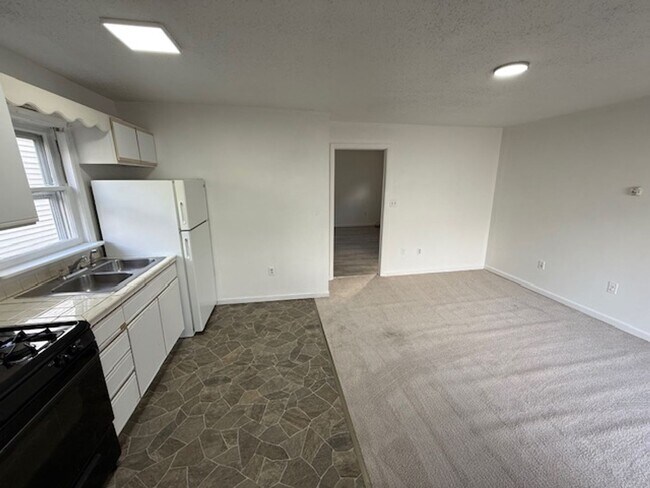 Building Photo - 49 Amm St