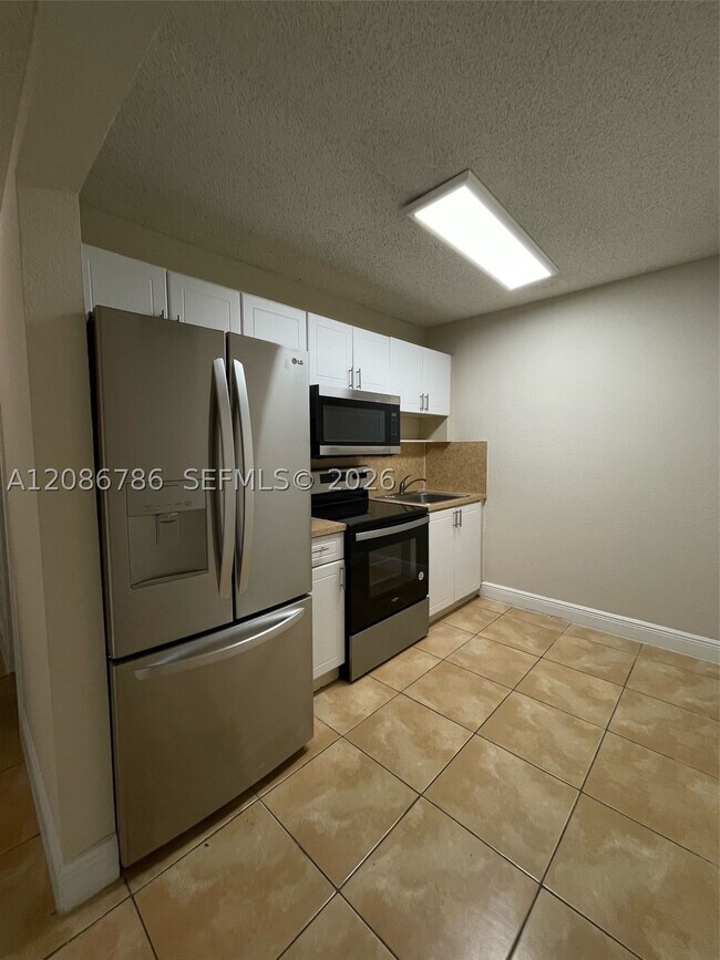 Building Photo - 6950 Miami Gardens Dr
