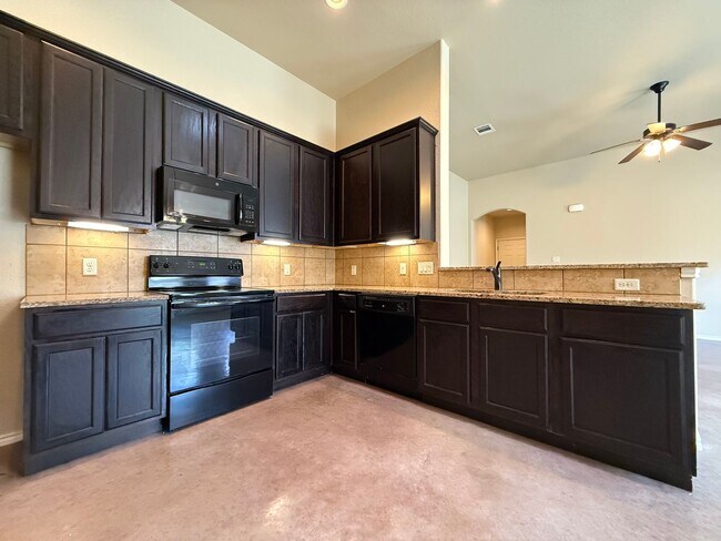 Building Photo - 3bd 2ba Duplex in Prime Location