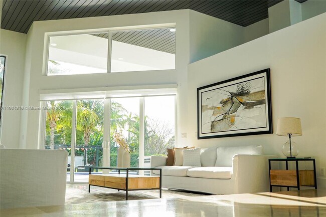 Building Photo - 290 NW 125th Ave