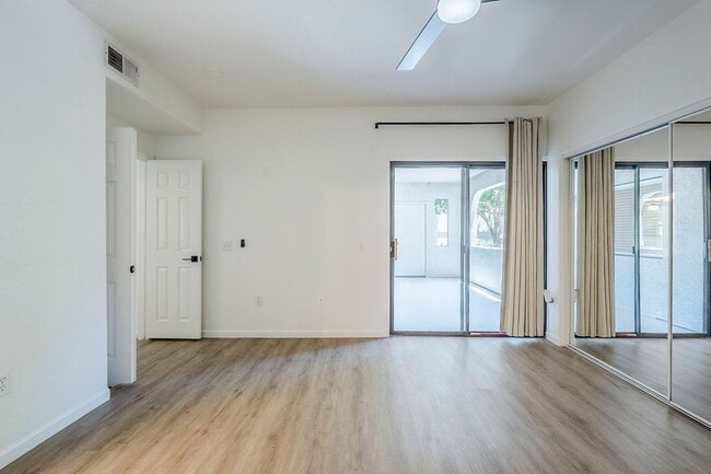 Building Photo - Stunning 2 Bed 1.5 Bath Condo in Scottsdal...