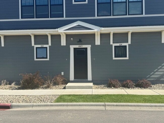 Building Photo - 6165 Farmstead Ave