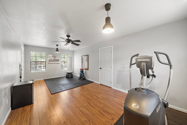 Building Photo - 13002 Golden Rainbow Dr
