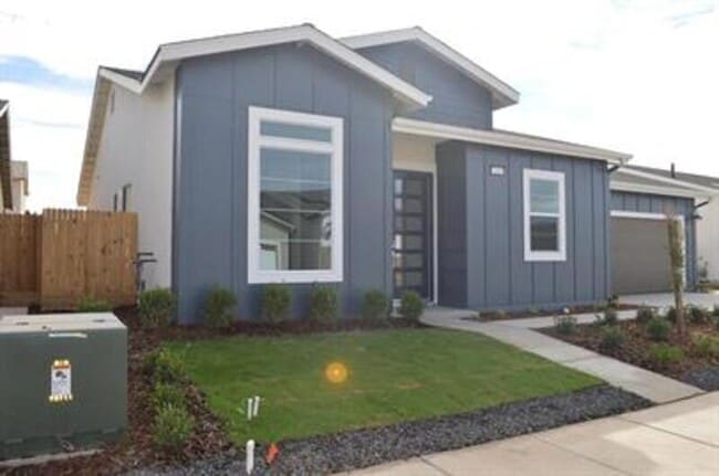 Building Photo - 2430 Bastidas Dr