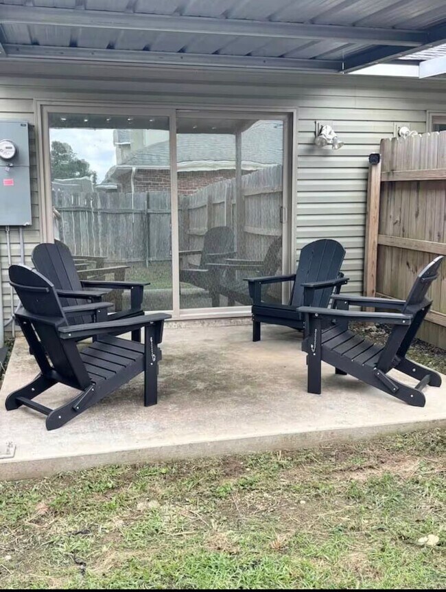 Building Photo - FOR RENT in LAFAYETTE!