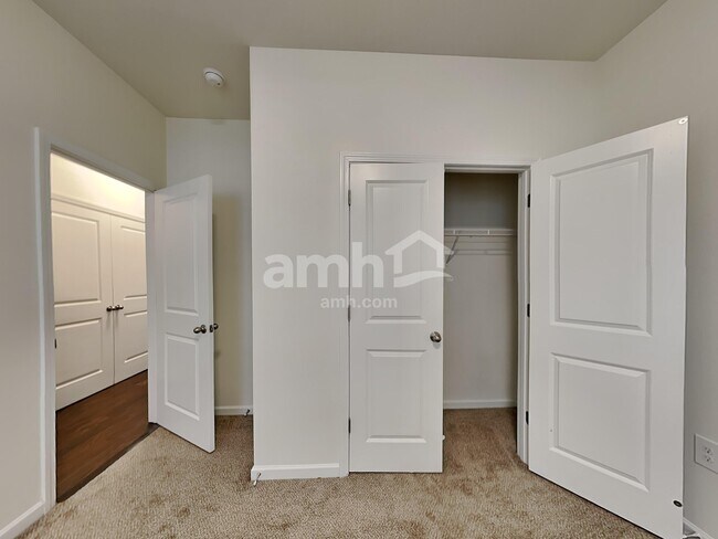 Building Photo - 553 Friar Park Ln