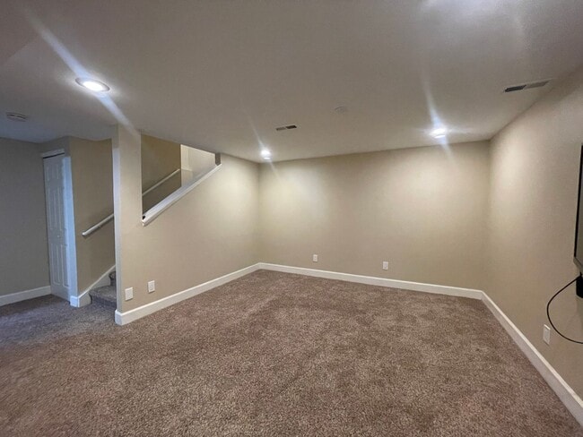 Building Photo - $0 DEPOSIT OPTION. LUXURIOUS 3BED/3.5 BATH...