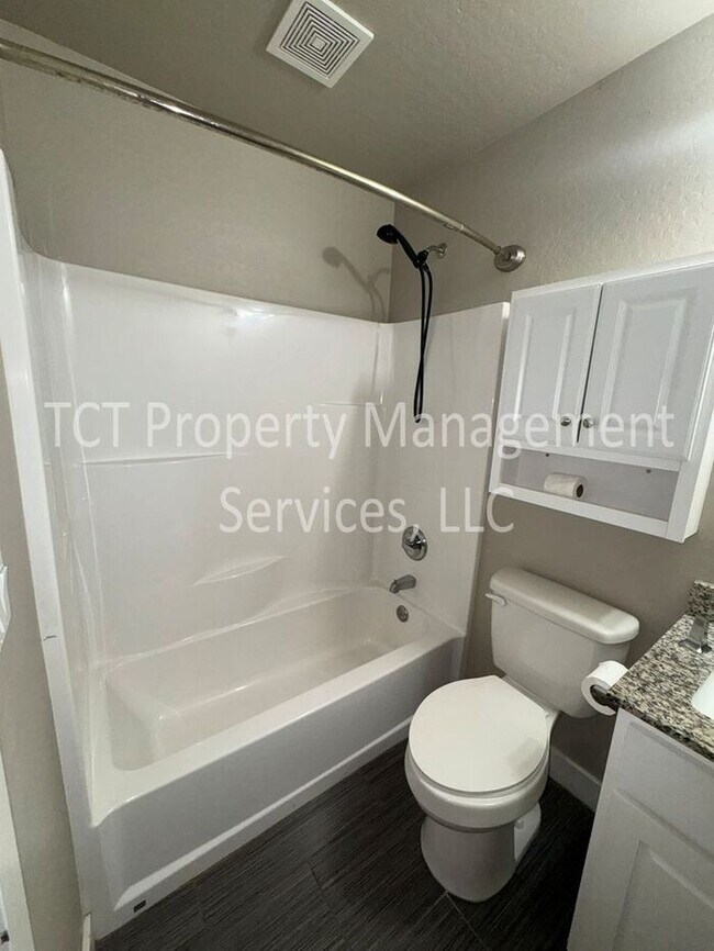 Building Photo - Newly Renovated Home With NO HOA on Large Lot