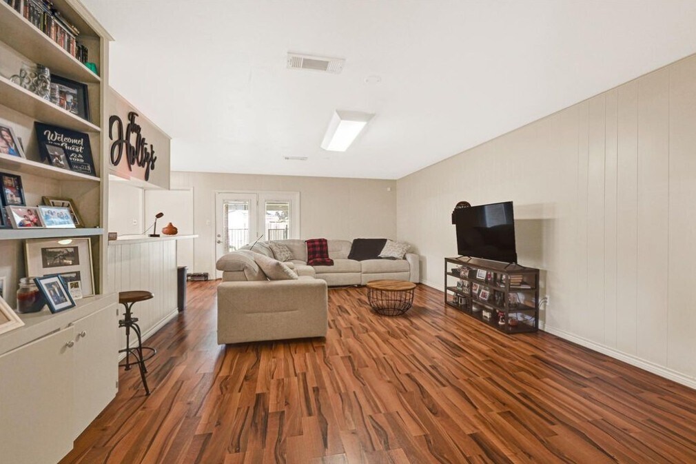 Building Photo - 1109 Frances Dr