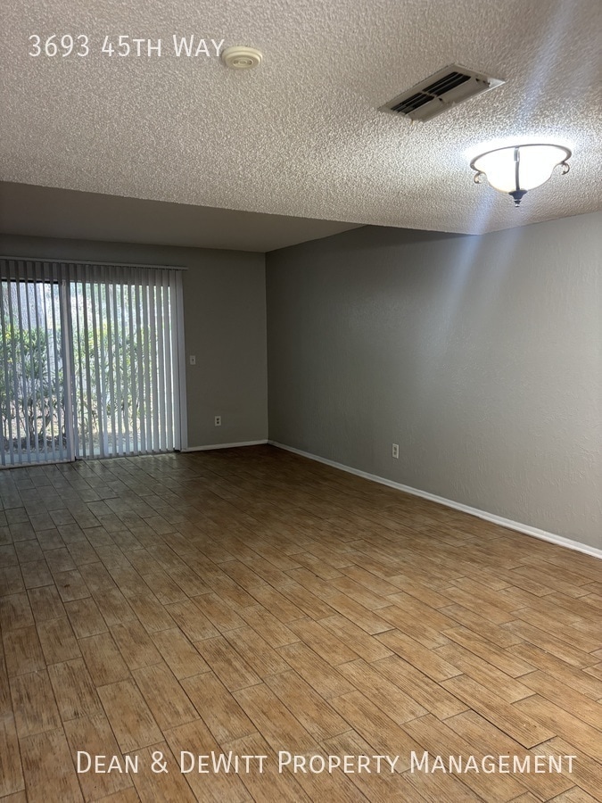 Building Photo - 2 Bed/1 Bath