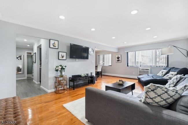 Building Photo - 401 US-22