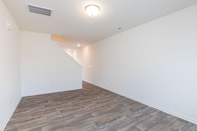 Building Photo - BEAUTIFUL 3BD/2.5BTH Townhome - Belmont -July/August Move In