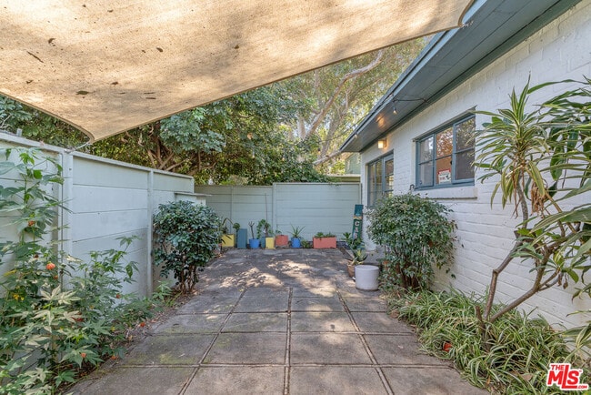 Building Photo - 5116 Village Green