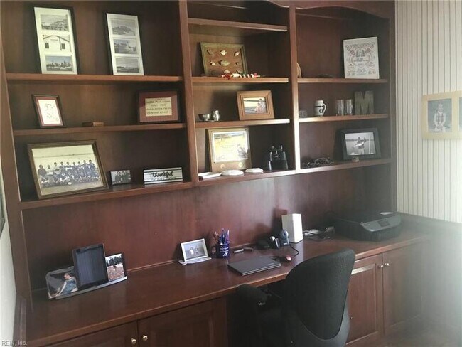 Building Photo - 12325 6 Ponds Ln