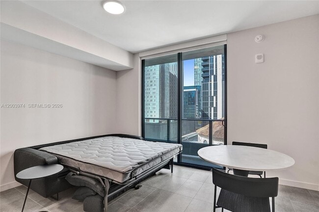 Building Photo - 121 NE 5th St