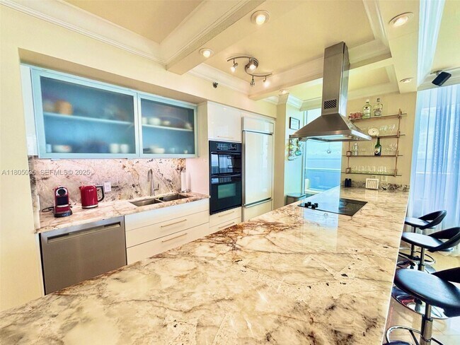 Building Photo - 1830 S Ocean Dr