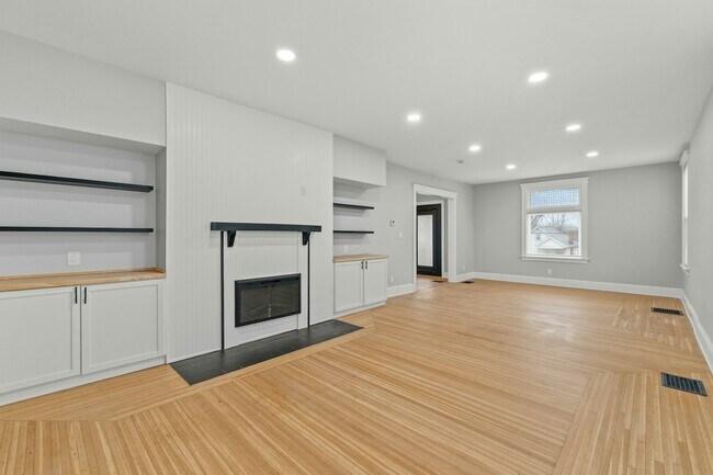 Building Photo - 2978 Wardall Ave