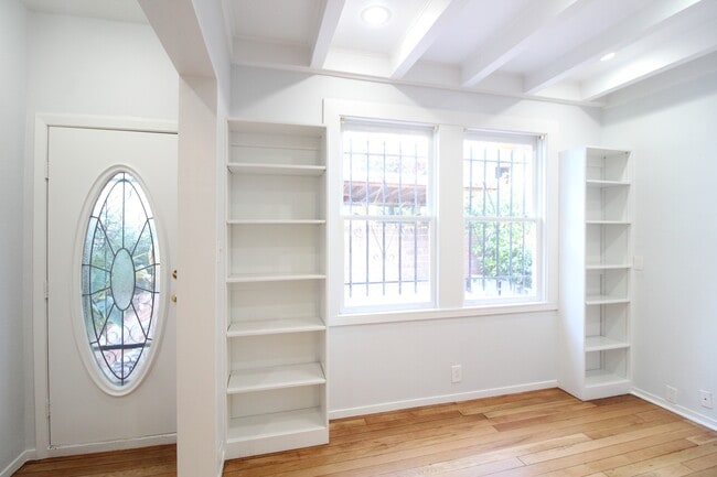 Building Photo - Dolores Heights: Sun-filled 1 Bedroom Home...