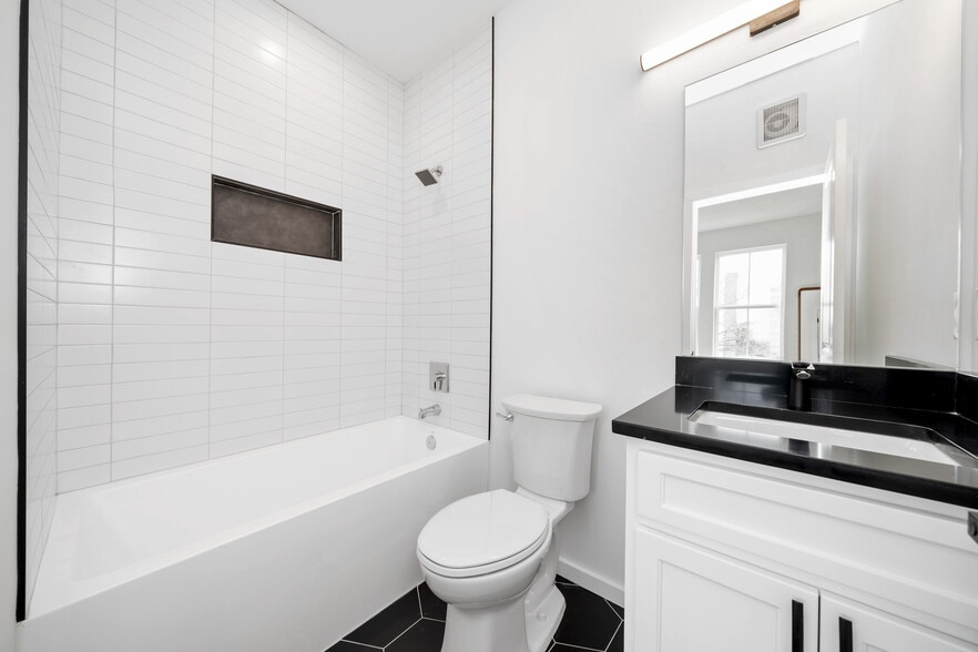 Building Photo - 750 19th St NE