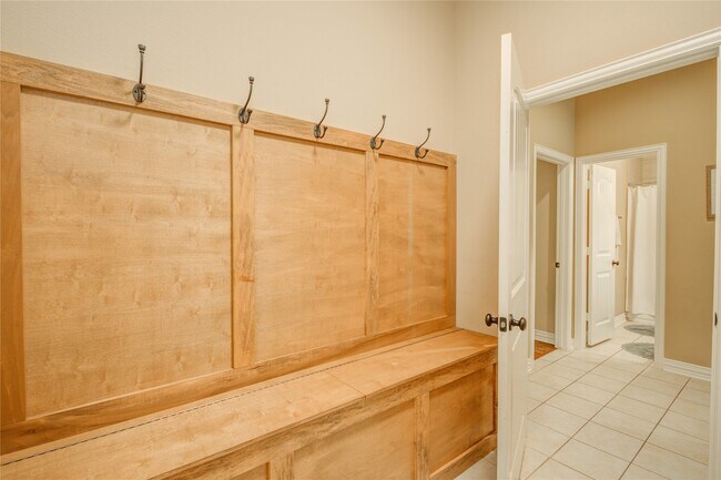 Building Photo - 104 Baileys Ct