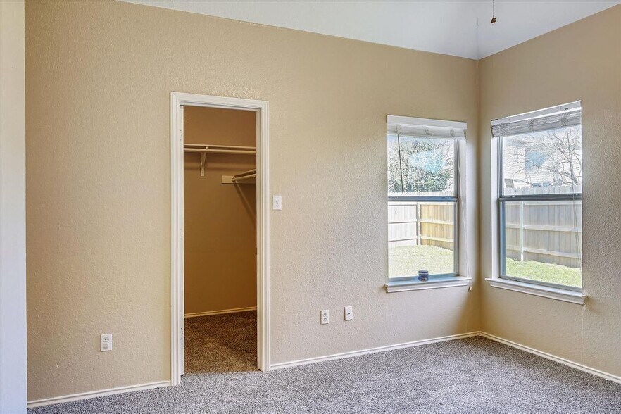 Building Photo - 2858 Southampton Way