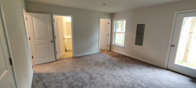 Building Photo - 306 Bennetts Ct