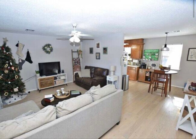 Building Photo - 314 Redbud Ln