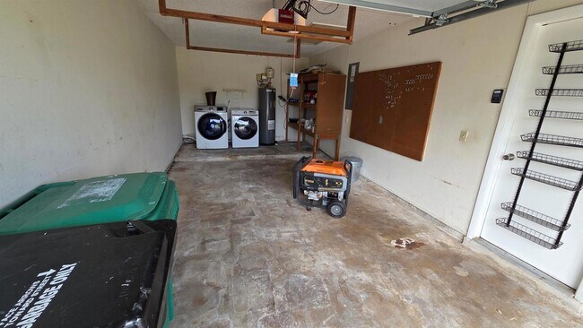 Building Photo - 2209 SE East Dunbrooke Cir