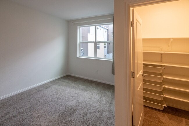 Building Photo - Modern 3-Story Townhome with 3 Bedrooms & 3 Baths – Prime North San Jose Location