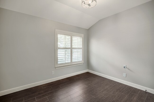 Building Photo - 831 Bradwell Dr