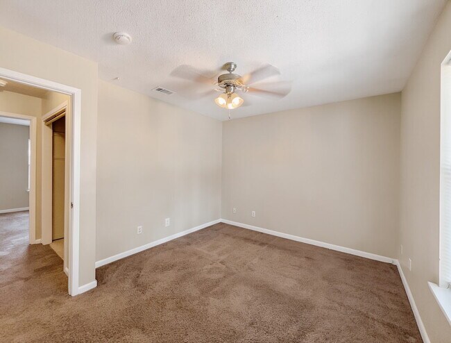 Building Photo - "Charming 2-Bedroom Retreat  in Mary Esther, FL!"