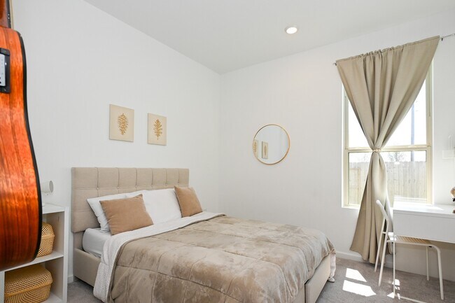 Building Photo - 3057 Pensacola Dr