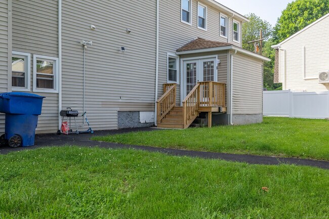 Building Photo - 121 Hillview Ave