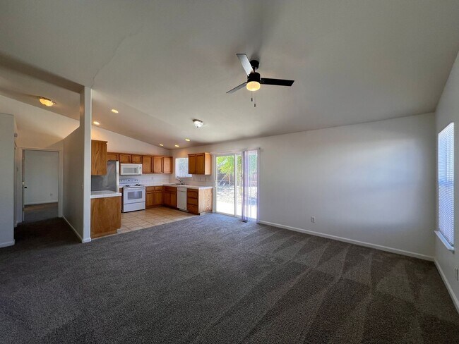 Building Photo - 3 bedroom Fernley home in Donner Trails, F...