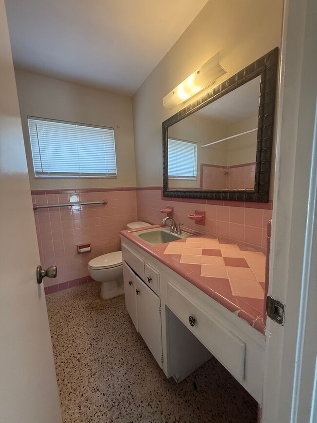 Building Photo - Tyrone single family home 2/1