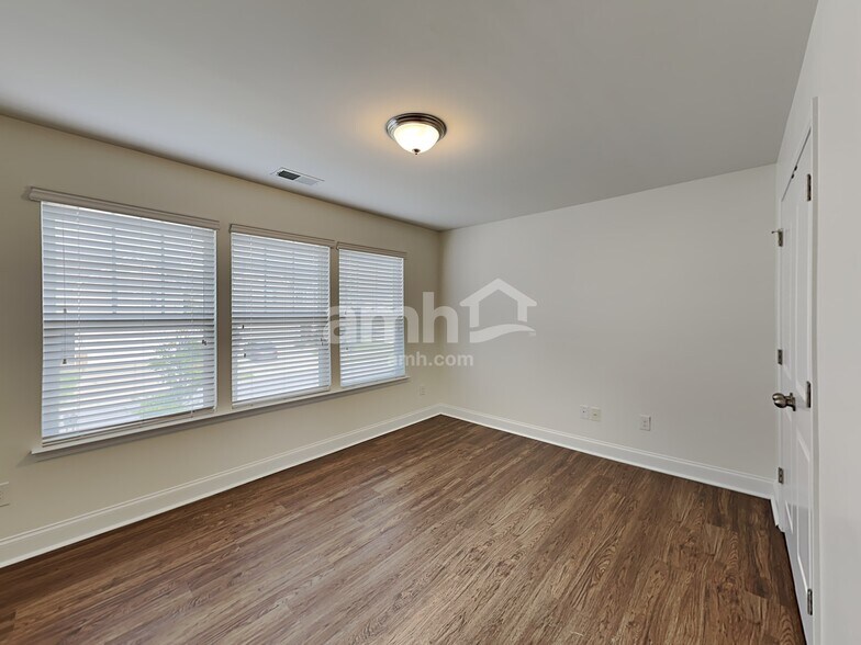 Building Photo - 1003 Forestway Ct