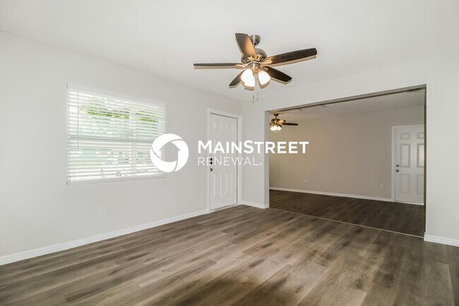 Building Photo - 3 Bedroom Pet-Friendly Home in Apopka, FL with Main Street Renewal