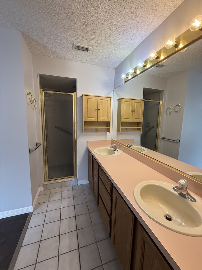 Building Photo - Charming 3 Bedroom with 2 Full Baths in Ca...