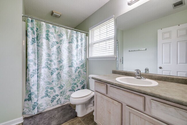 Building Photo - Spacious Home with Shop in Rincon!  No HOA!