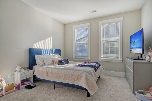 Building Photo - Refined Living in Midtown Nexton