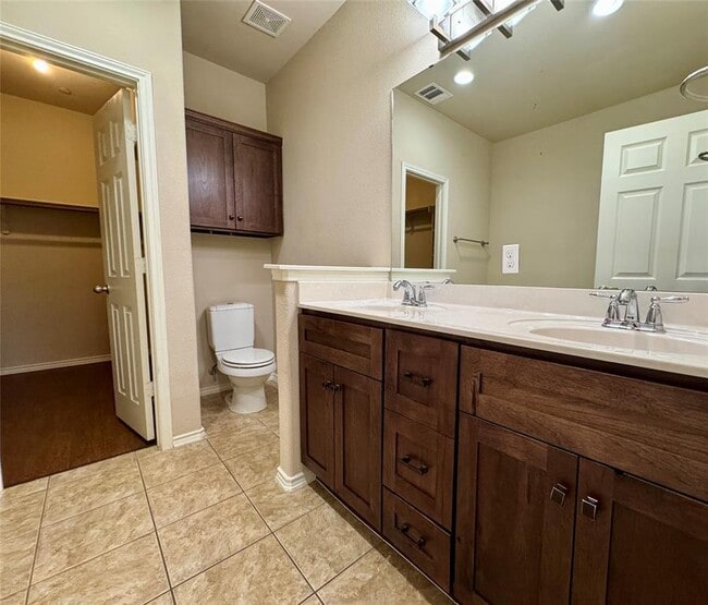 Building Photo - 3101 Davis Ln