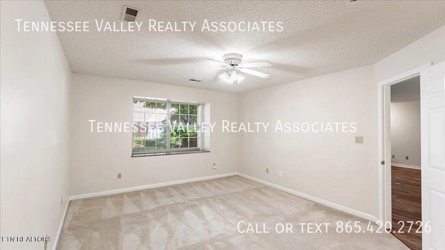 Building Photo - 805 Cedar Ln