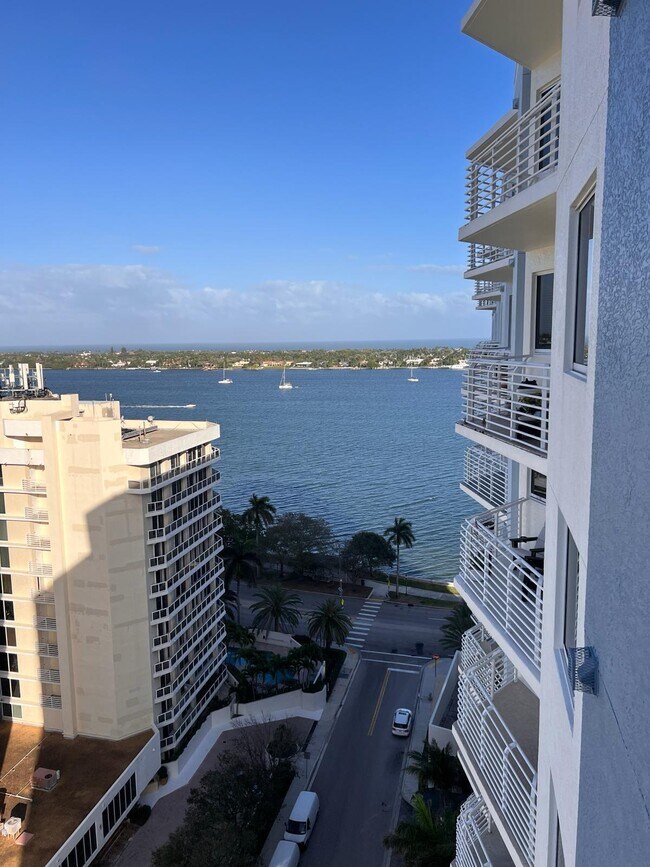 Building Photo - 1551 N Flagler Dr