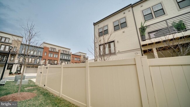 Building Photo - 43057 Pony Truck Terrace