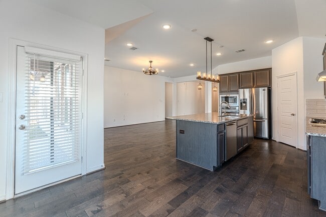 Building Photo - 3439 Cres Vista Dr